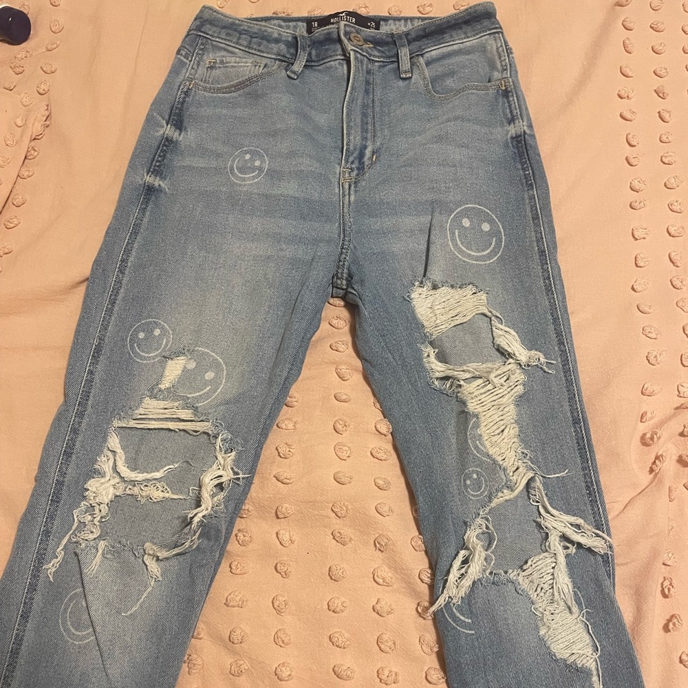 Hollister Smiley Face Mom Jean